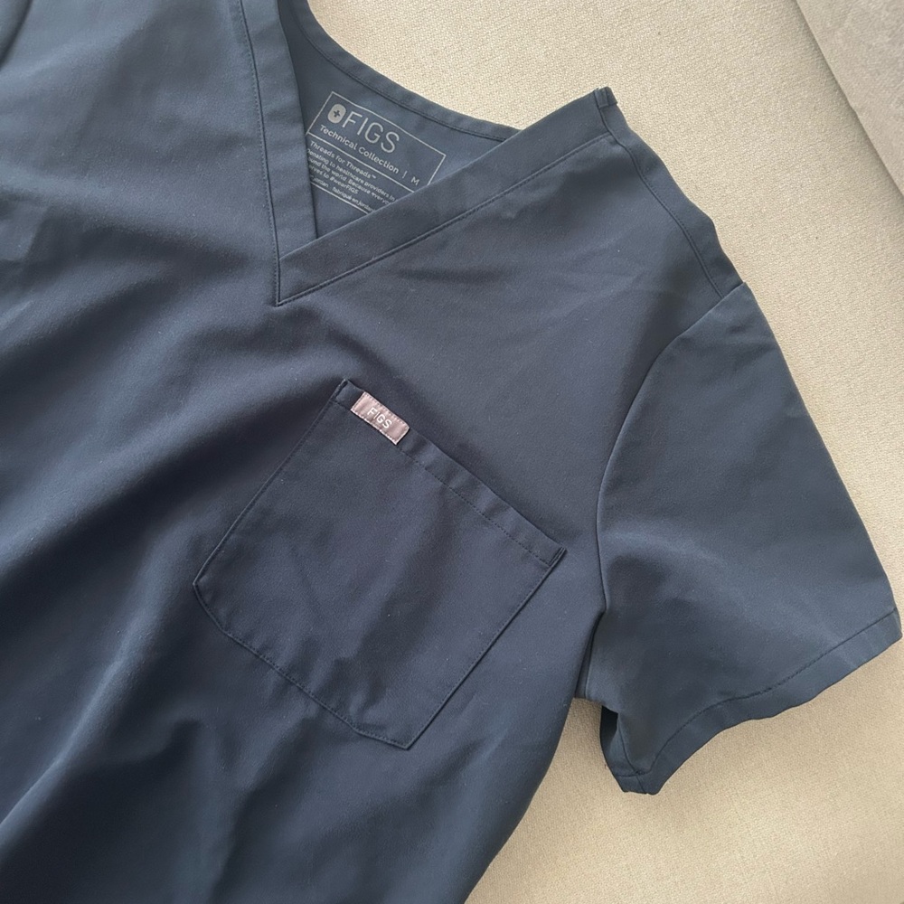 Figs Dark Harbor V-Neck Catarina One Pocket Scrub Top